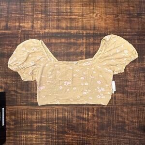 NWT- BP Floral Flutter sleeve Cropped Top